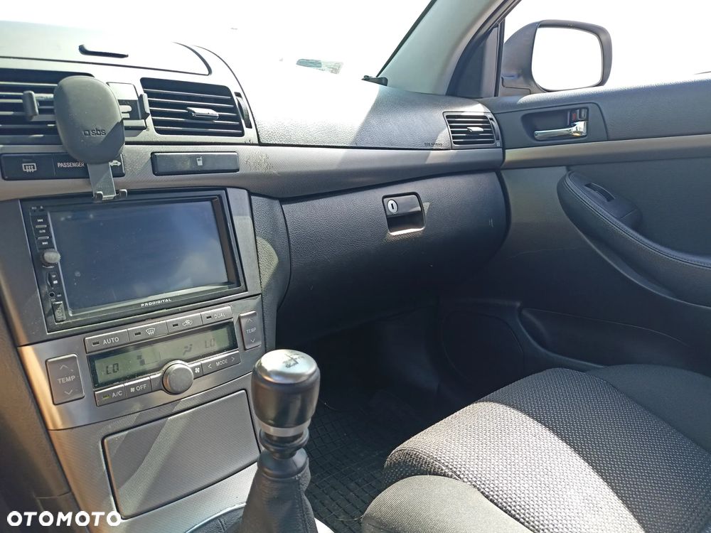 Toyota Avensis - 11