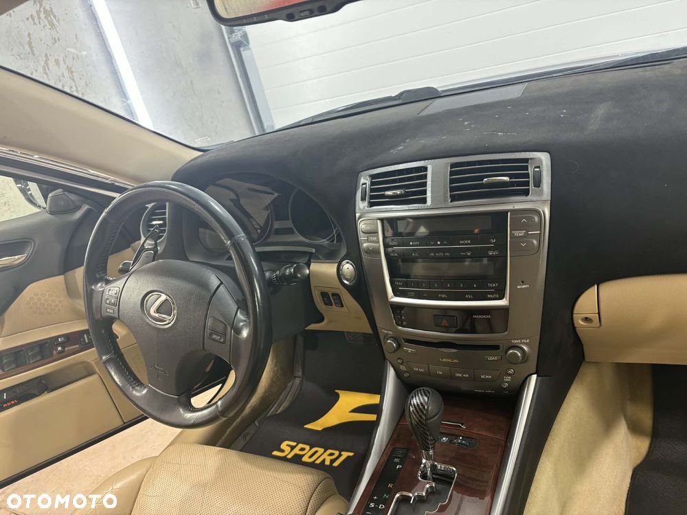 Lexus IS - 26