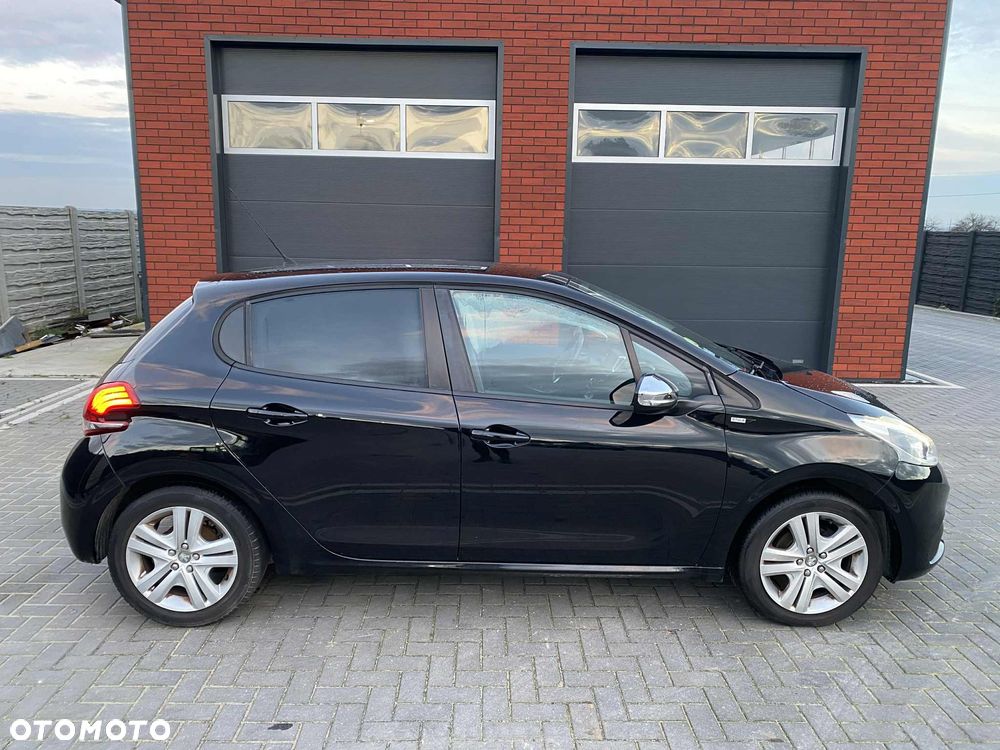 Peugeot 208 1.6 BlueHDi Allure S&S - 36