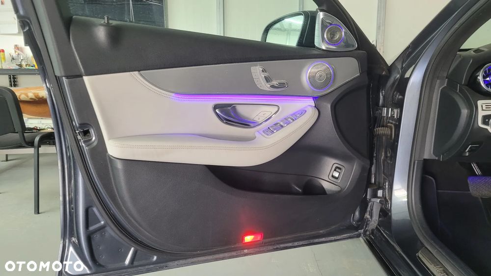 Mercedes-Benz Klasa C 300 7G-TRONIC - 21