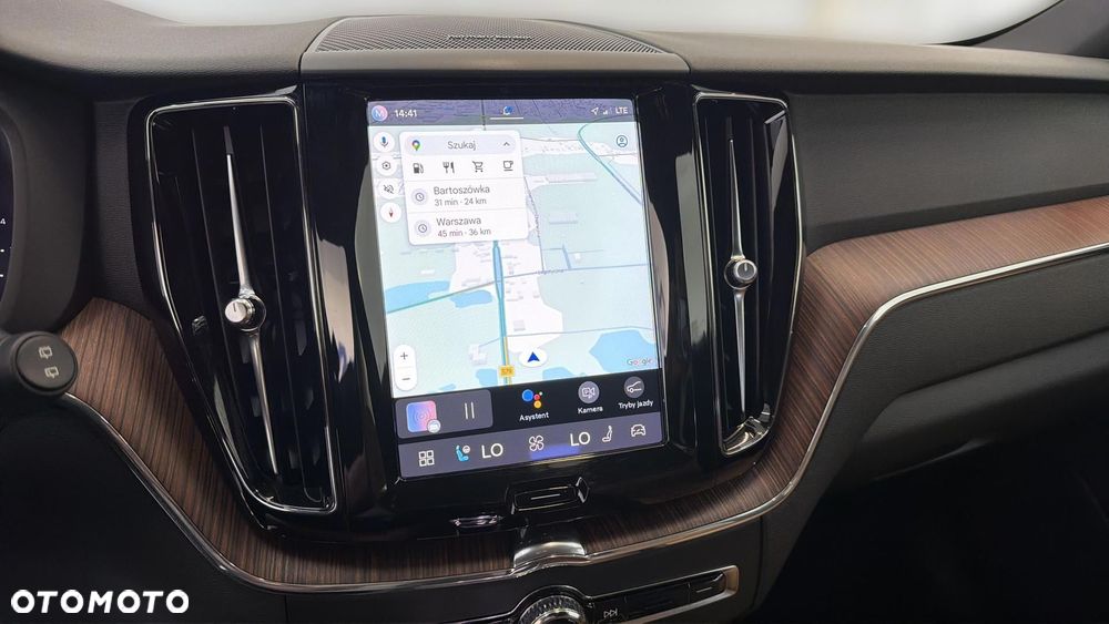 Volvo XC 60 B4 D Plus Dark - 27