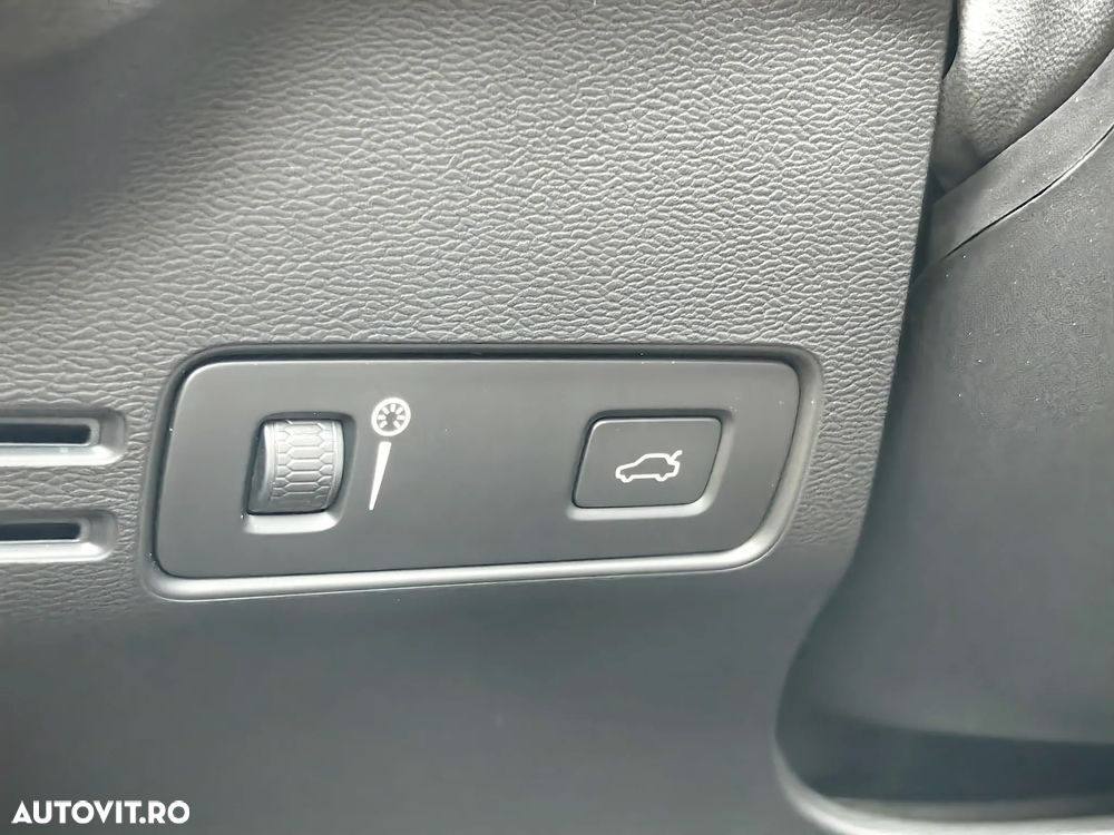 Volvo XC 40 T2 AT8 Momentum - 28