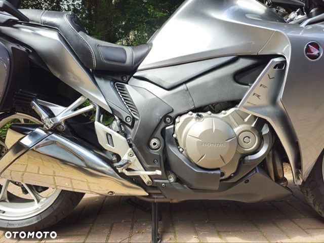 Honda VFR - 8