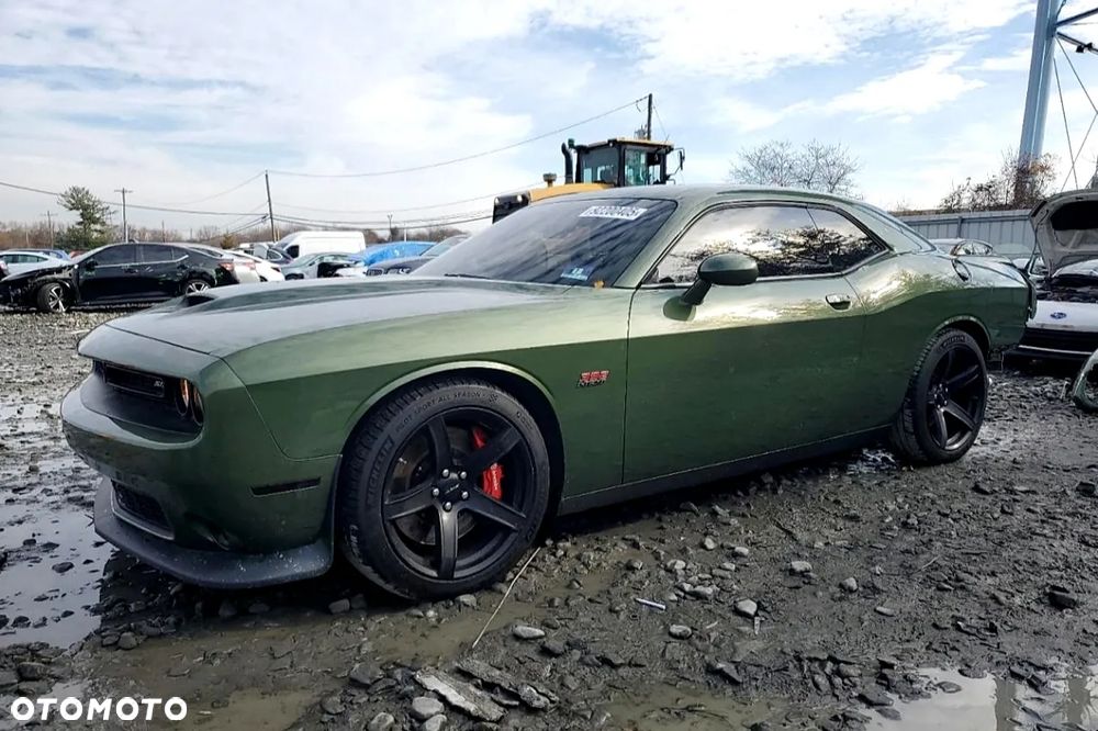 Dodge Challenger - 1
