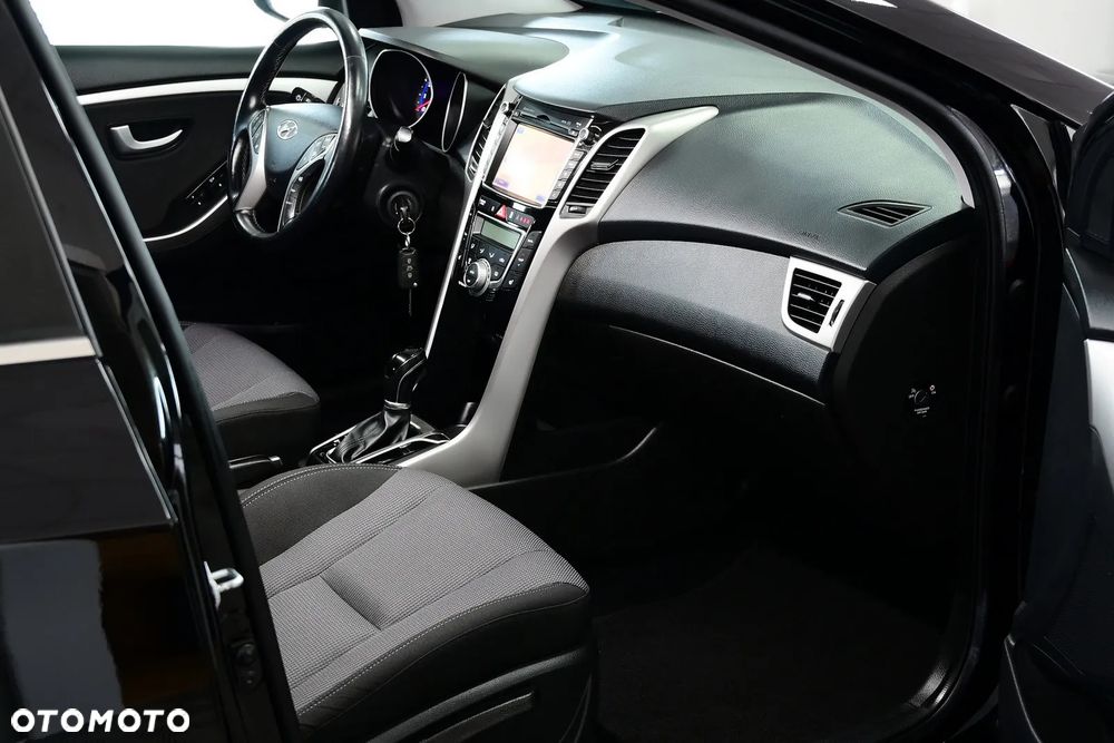 Hyundai i30 i30cw 1.6 Automatik Style - 10