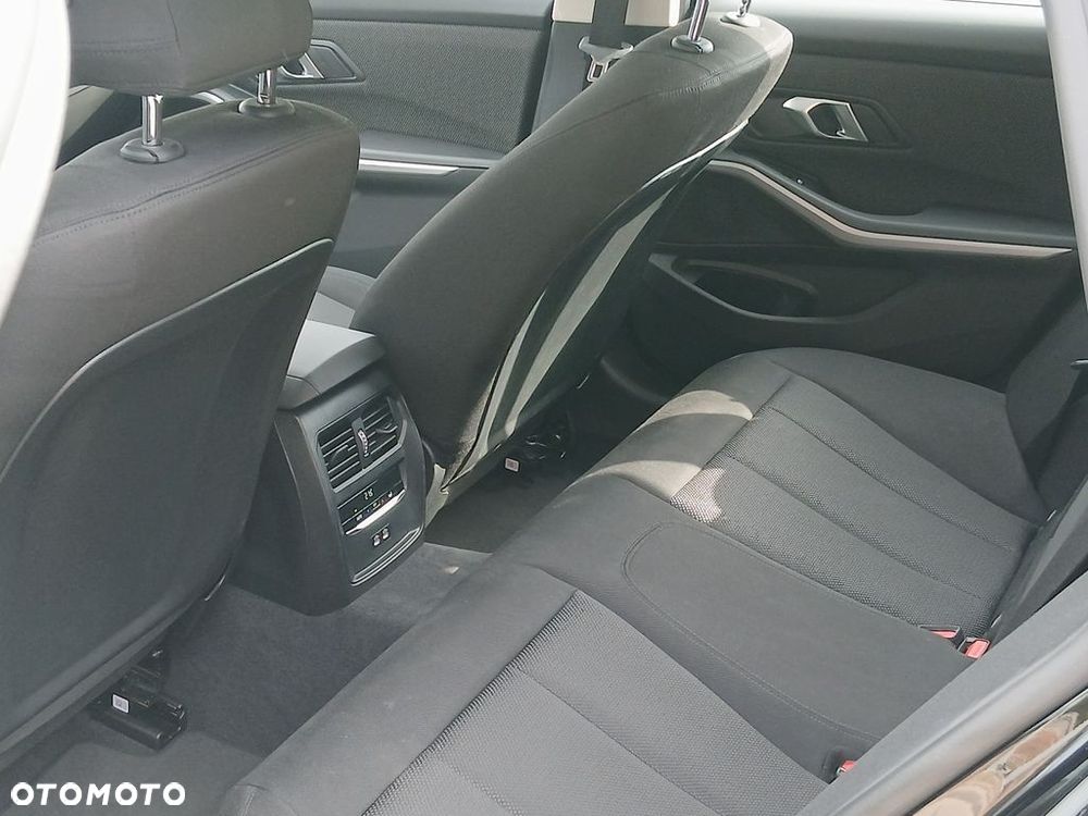 BMW Seria 3 318i - 14