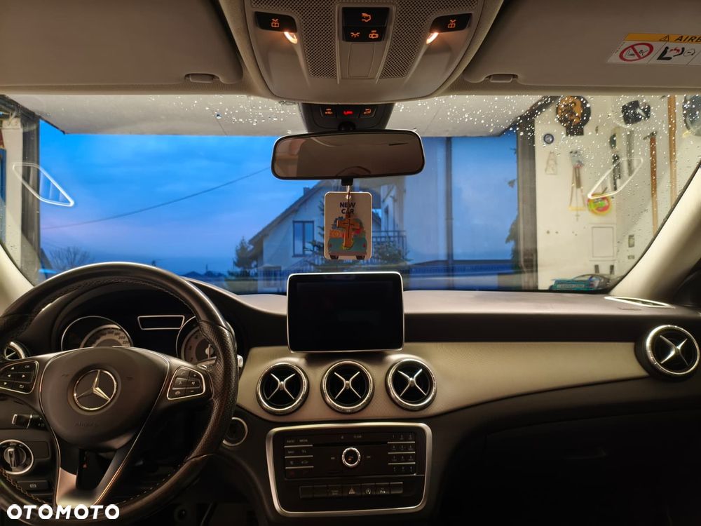 Mercedes-Benz CLA 200 7G-DCT AMG Line - 6