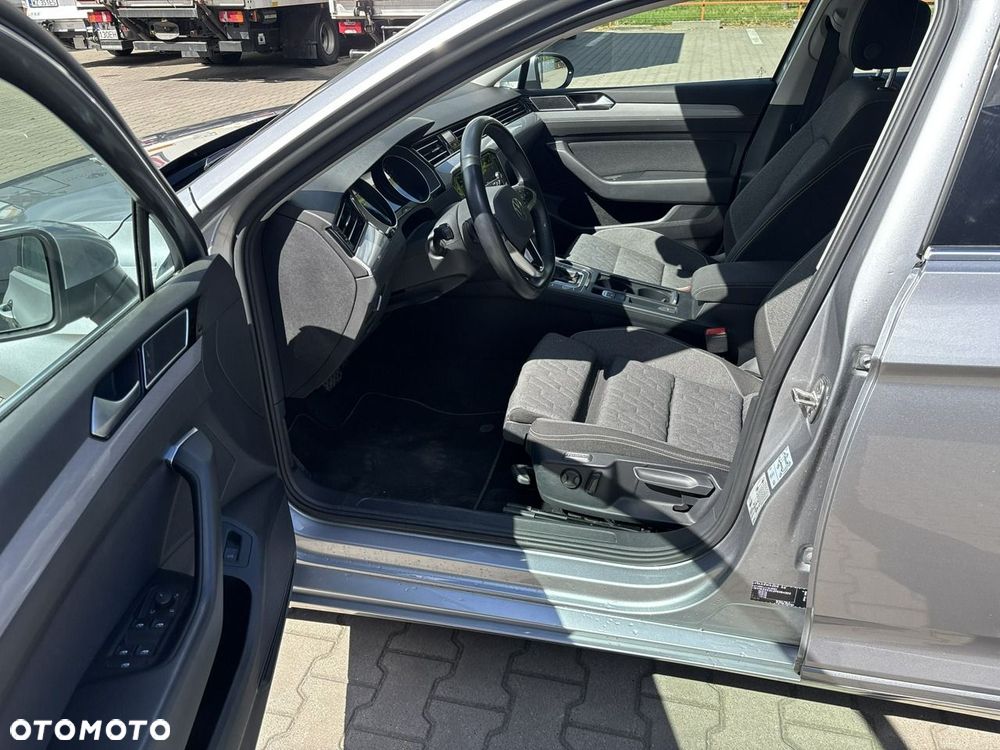 Volkswagen Passat - 11