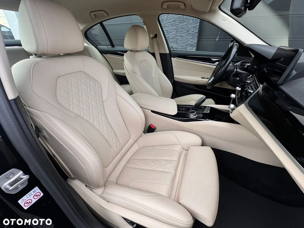 BMW Seria 5 530e Luxury Line sport - 22