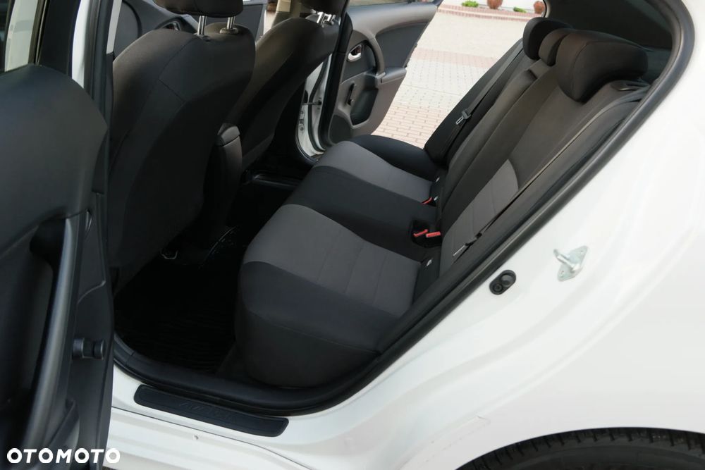Toyota Avensis 1.8 Active - 22