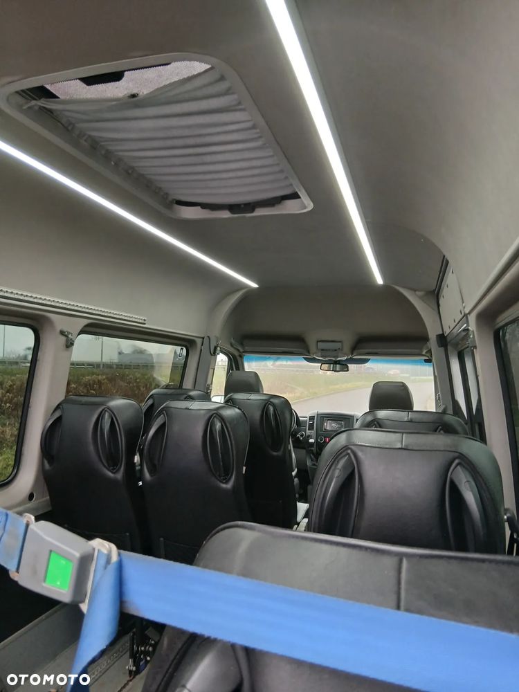 Mercedes-Benz Sprinter - 12