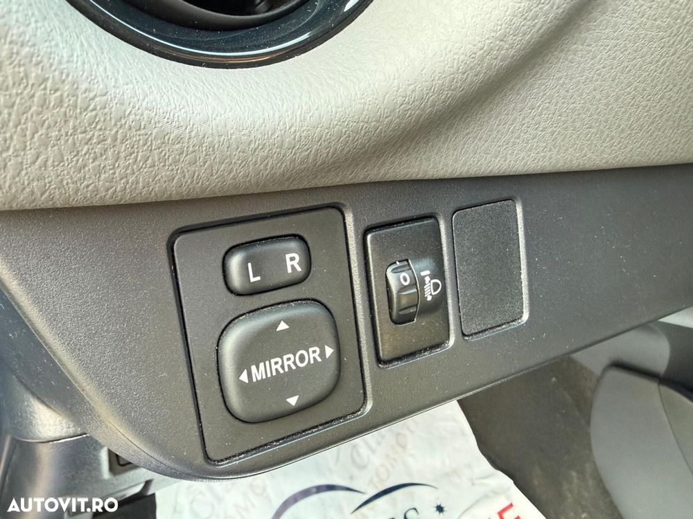 Toyota Yaris - 24