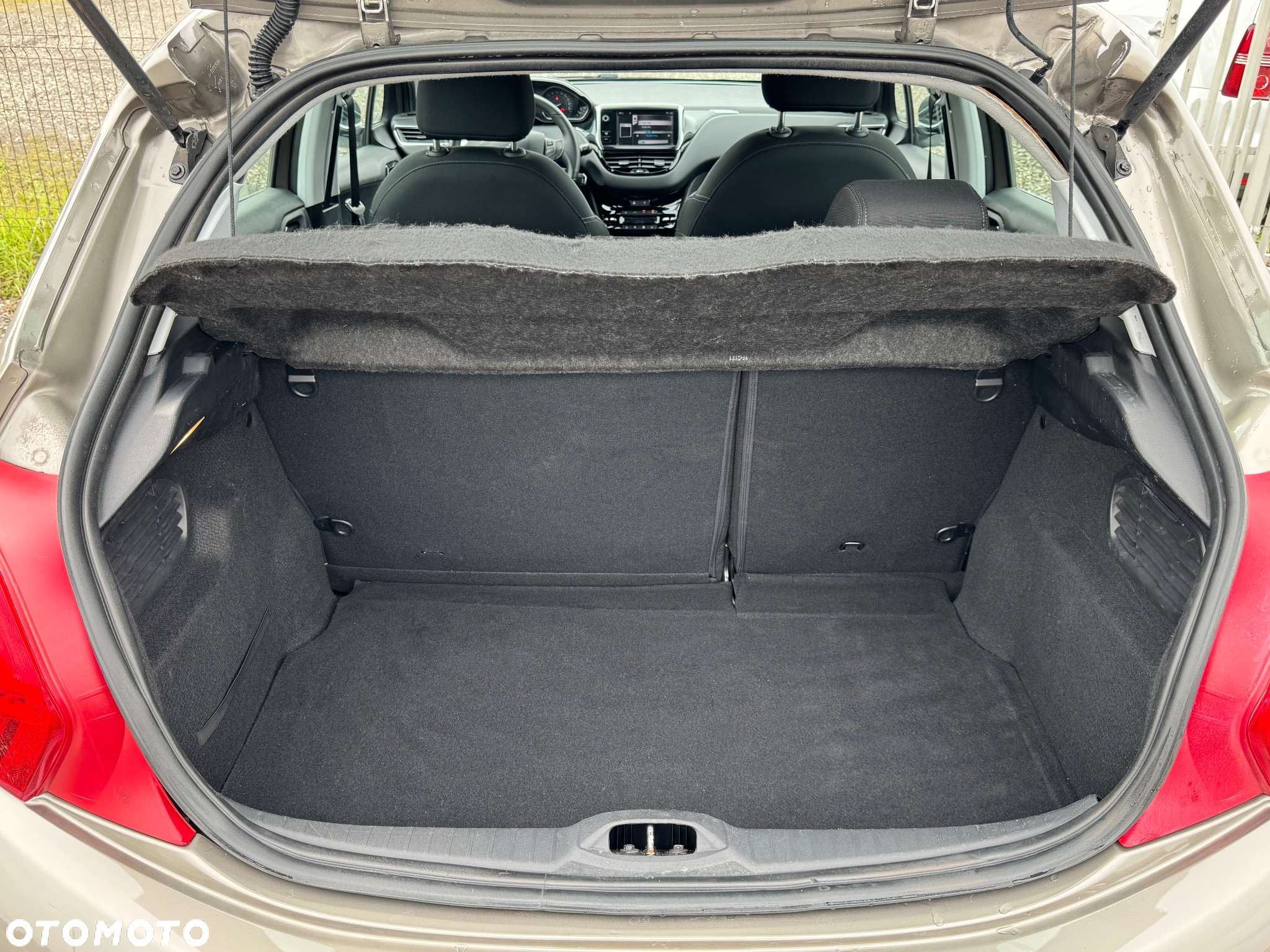 Peugeot 208 - 18