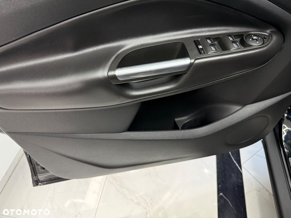 Ford Kuga 1.6 EcoBoost 2x4 Titanium - 11