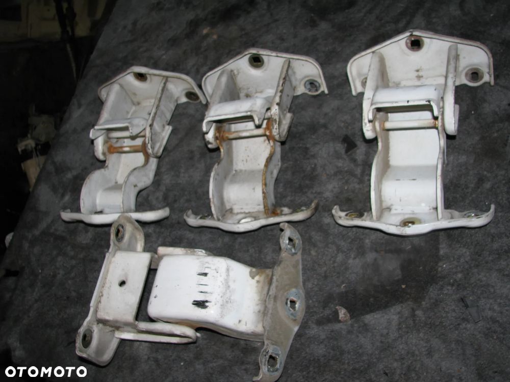 ZAWIASY DRZWI SKRZYDEŁKOWYCH TYŁ OPEL VIVARO A - 1