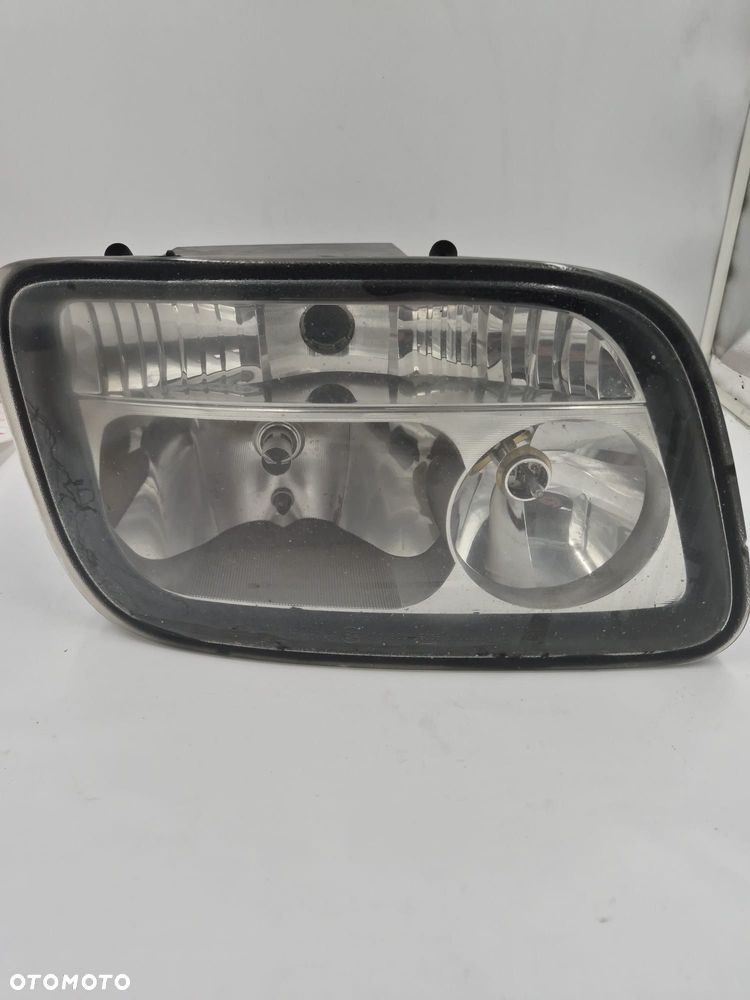 LAMPA REFLEKTOR PRAWY ACTROS MP2 - 1