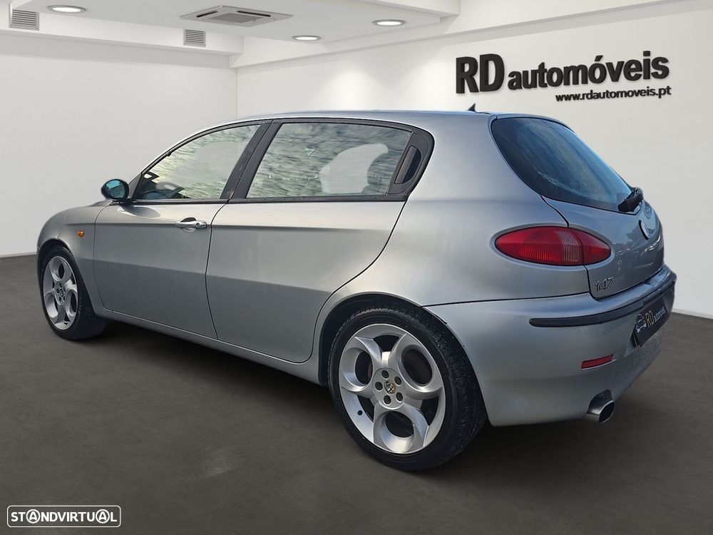 Alfa Romeo 147 1.9 JTD 16V Distinctive - 4