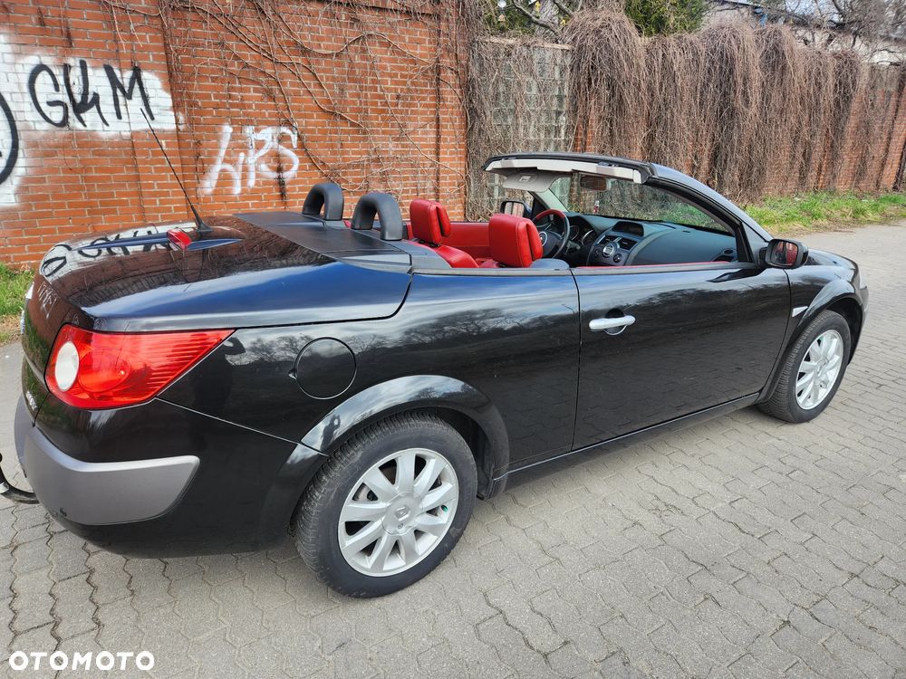 Renault Megane 1.6 Authenique - 9