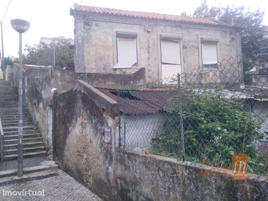 Terreno com Duas Moradias em Ruína Para Reabilitação Total em Lotes... - Grande imagem: 2/11