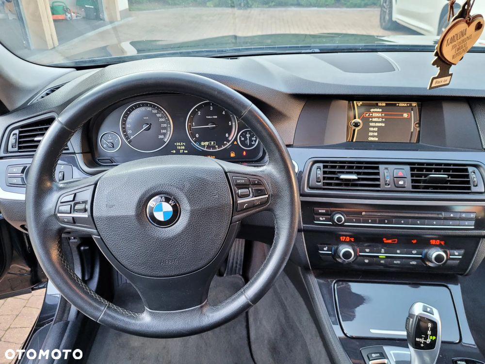 BMW Seria 5 525d - 16