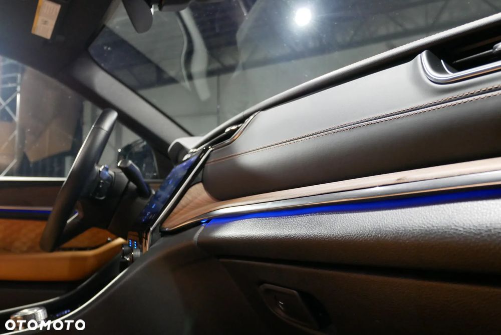 Jeep Grand Cherokee - 27