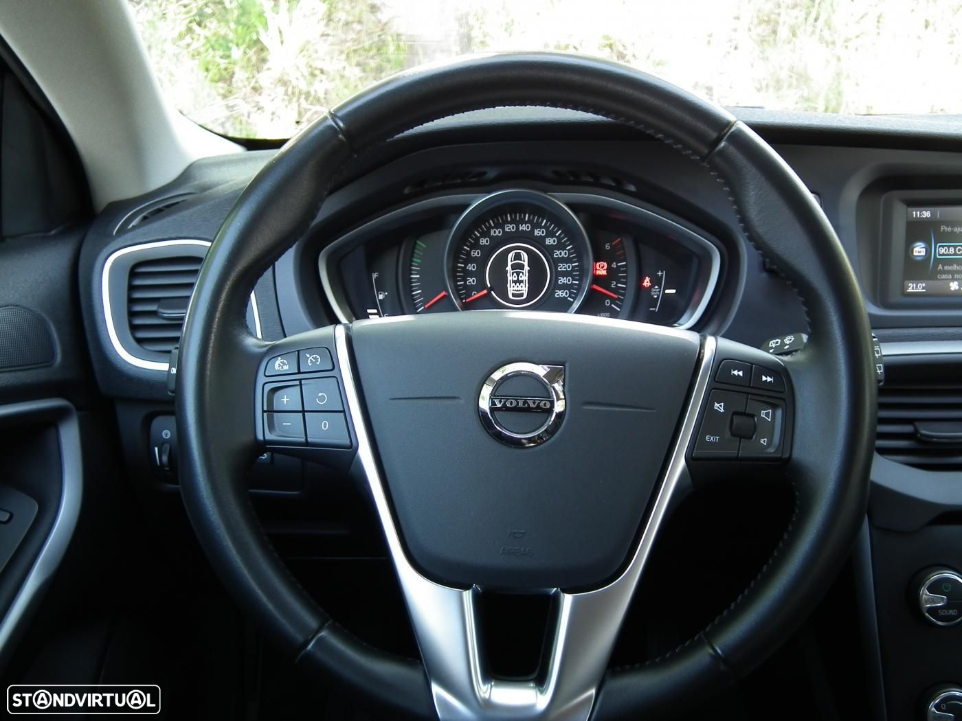 Volvo V40 2.0 D3 Momentum - 24