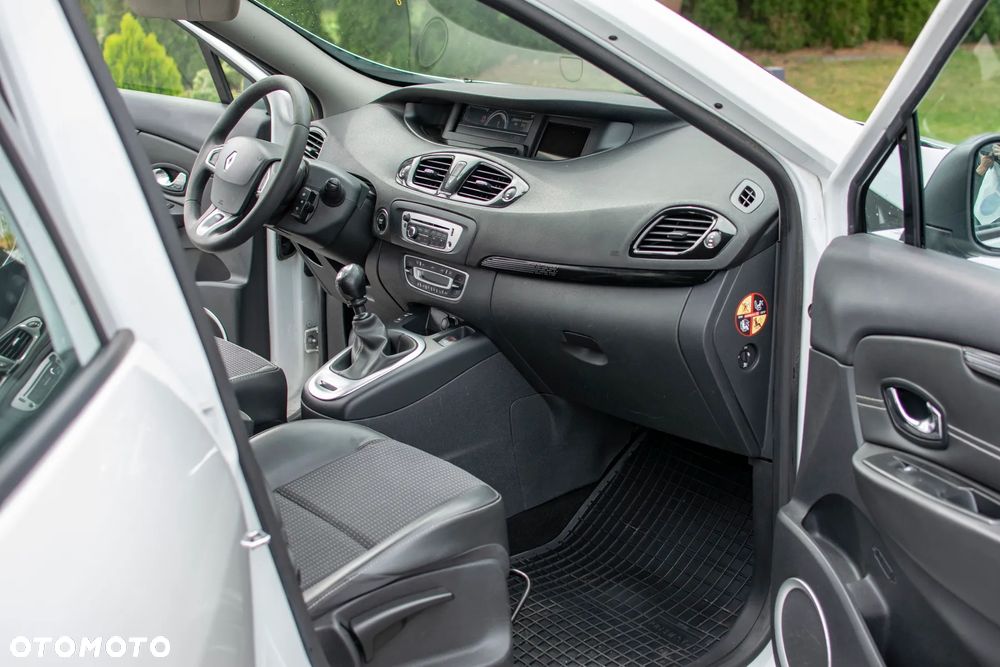 Renault Grand Scenic - 36