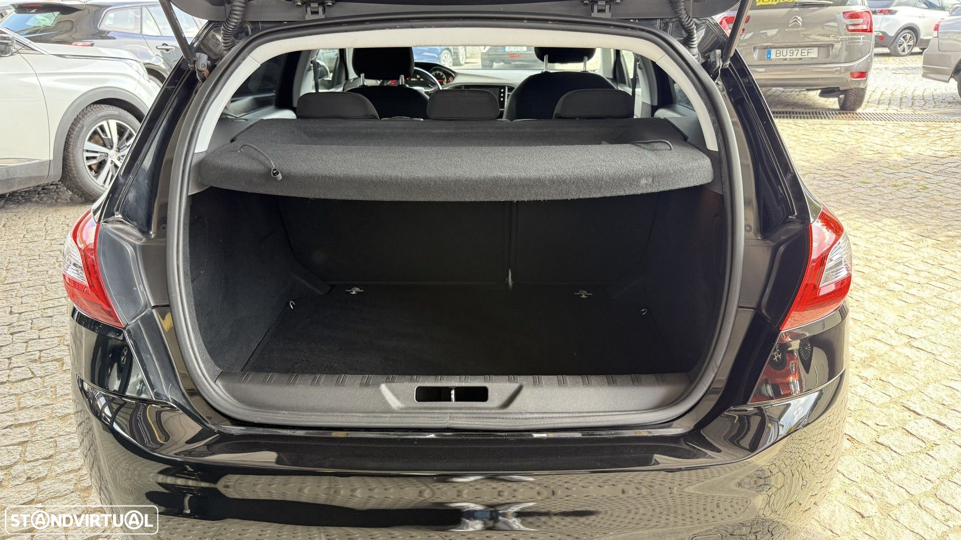 Peugeot 308 1.2 PureTech Allure J17 - 12