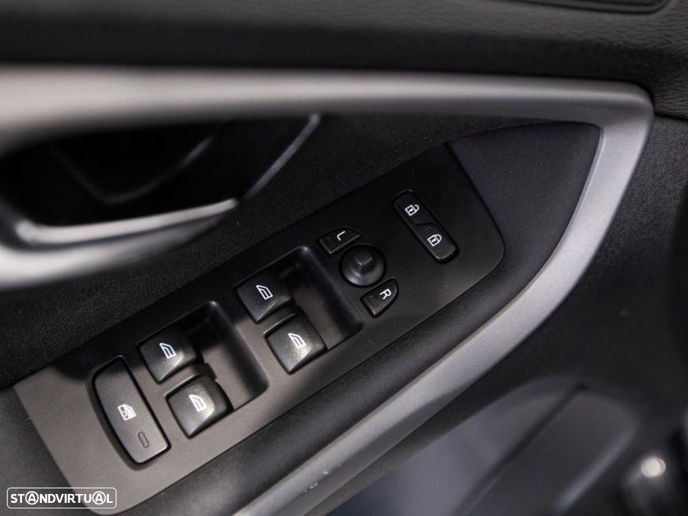 Volvo V40 Cross Country - 19