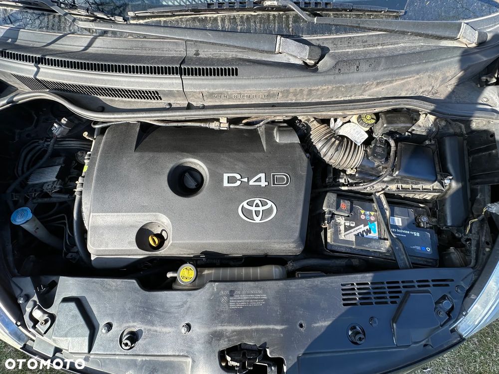 Toyota Corolla Verso 2.2 D-4D - 10