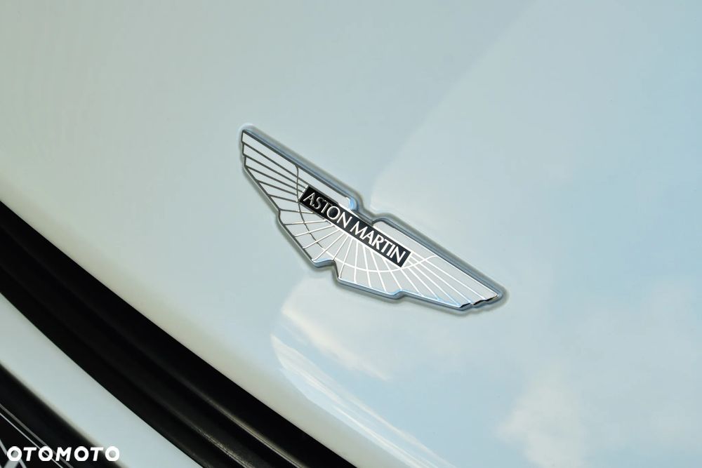 Aston Martin V12 Vanquish - 12