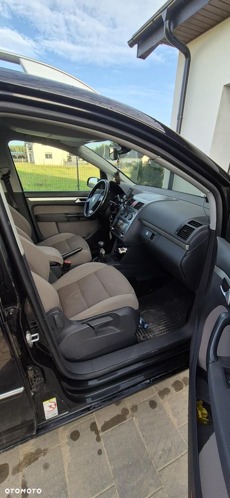 Volkswagen Touran 2.0 TDI Highline - 4