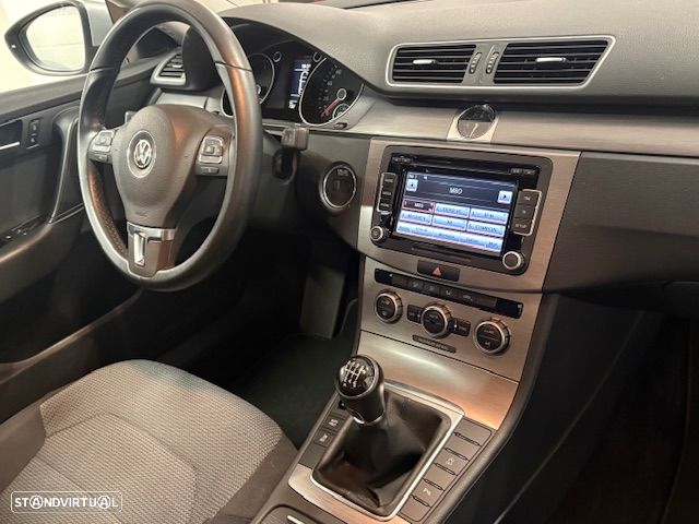 VW Passat 1.6 TDI BlueMotion - 21