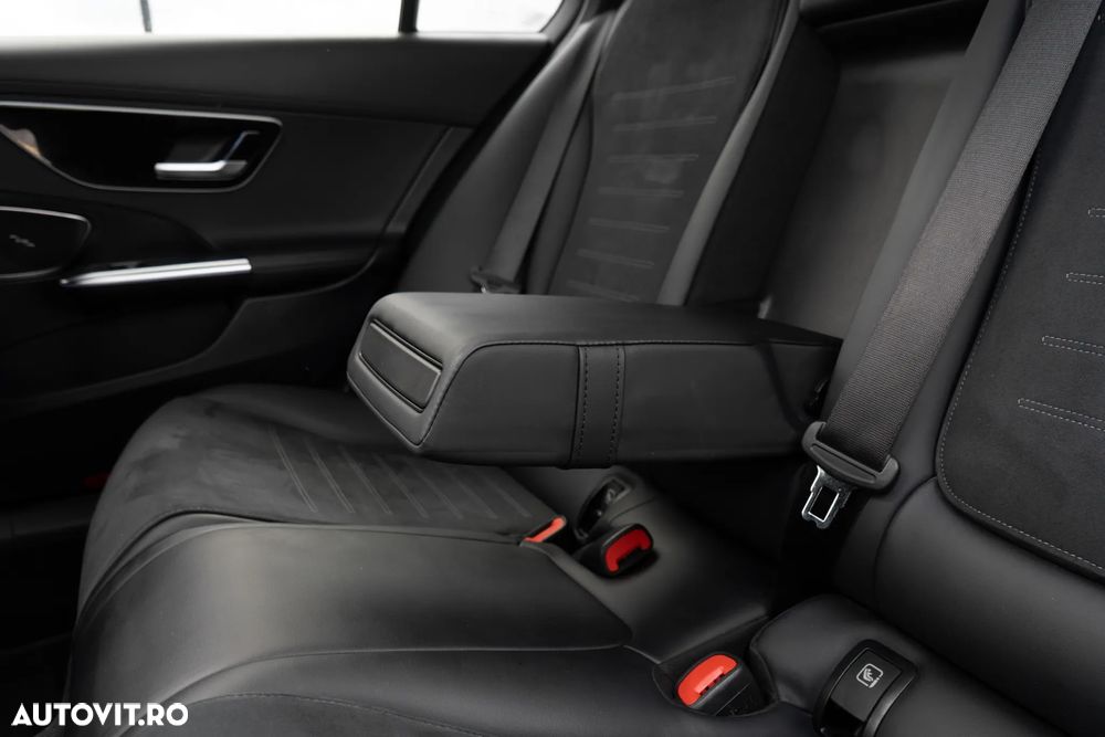 Mercedes-Benz C 300 4MATIC 9G-TRONIC AMG Line - 22