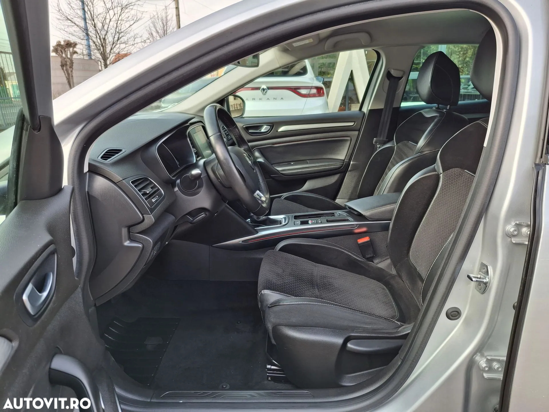 Renault Megane TCe 140 GPF EDC INTENS - 17