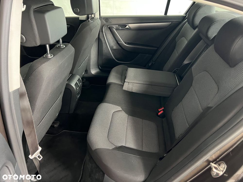 Volkswagen Passat 1.6 TDI (BlueMotion Technology) Comfortline - 16