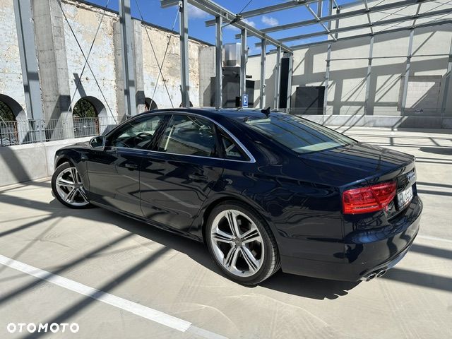 Audi S8 - 25
