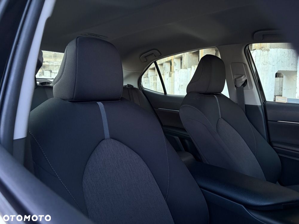 Toyota Camry 2.5 Hybrid Comfort CVT - 22
