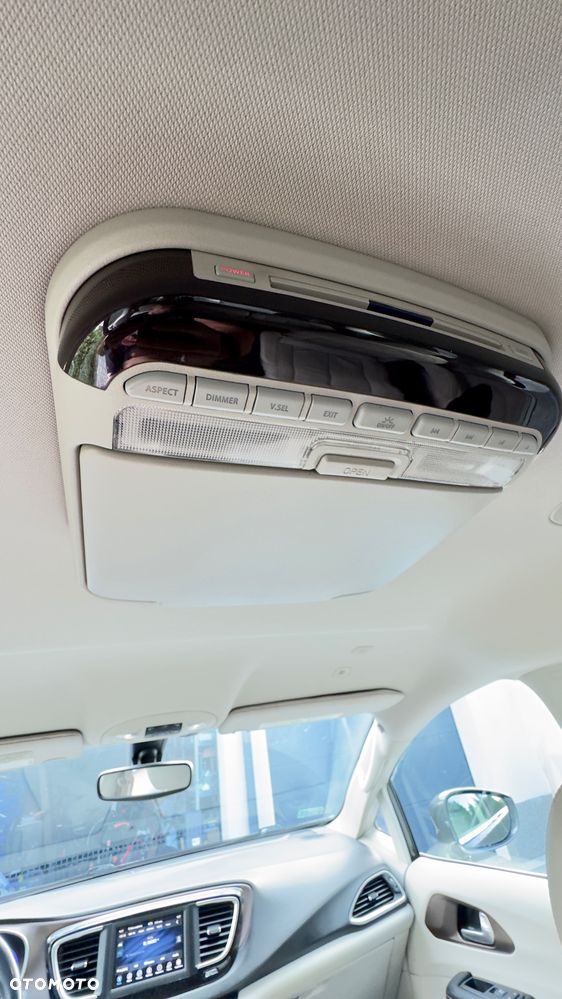 Chrysler Pacifica - 23