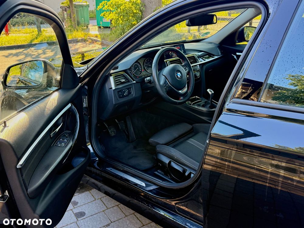 BMW Seria 3 320d Sport Line - 16