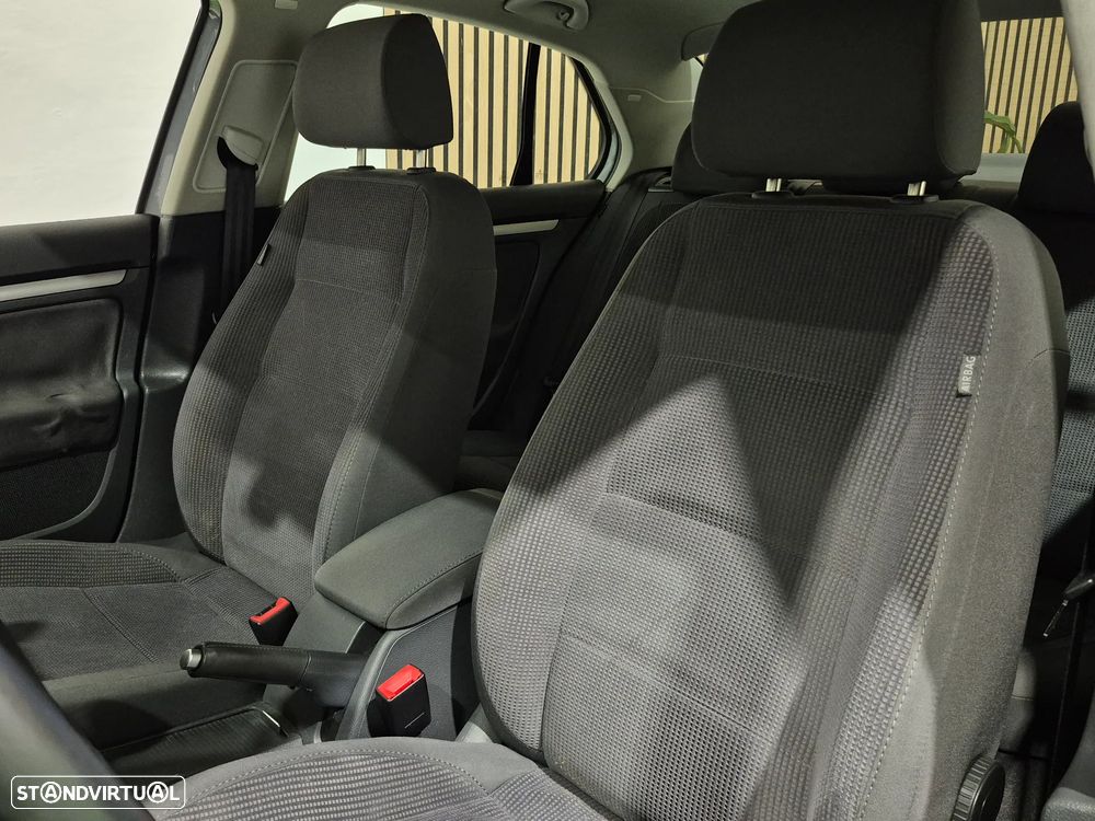 VW Jetta 1.6 FSi Confortline - 8