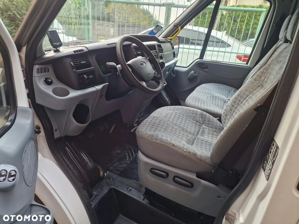 Ford Transit - 12