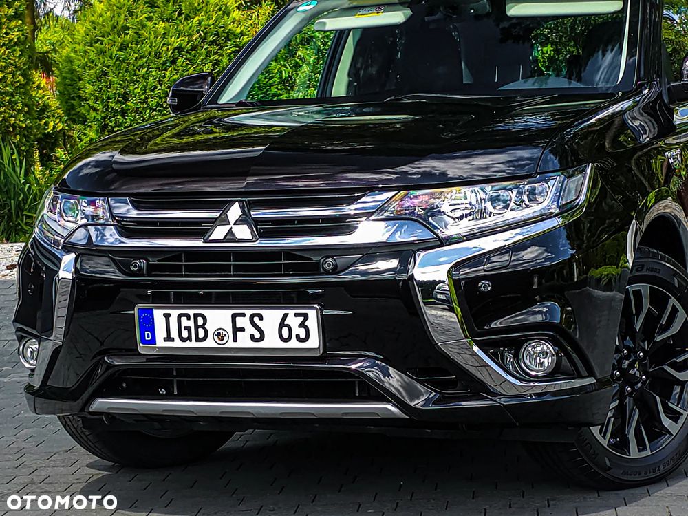 Mitsubishi Outlander Instyle NAVI + - 7