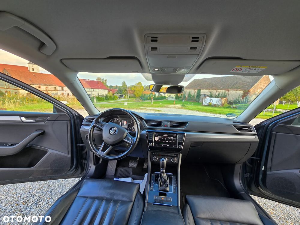 Skoda Superb 2.0 TDI DSG Premium Edition - 23