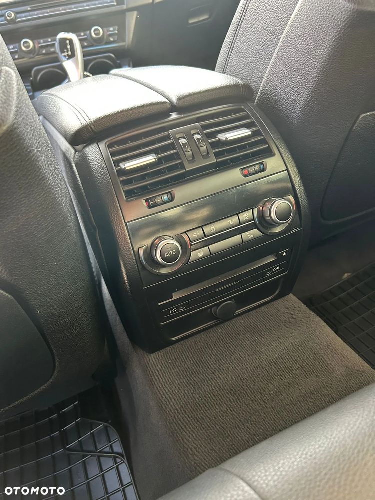 BMW Seria 5 530d xDrive - 14
