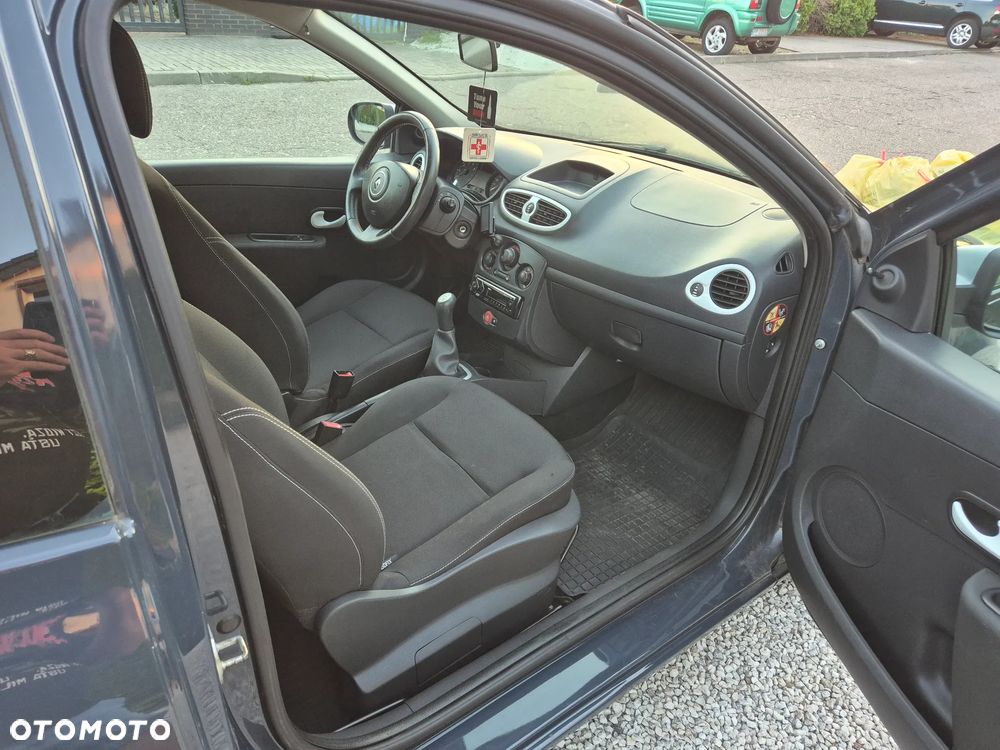 Renault Clio 1.2 16V 75 Yahoo - 12