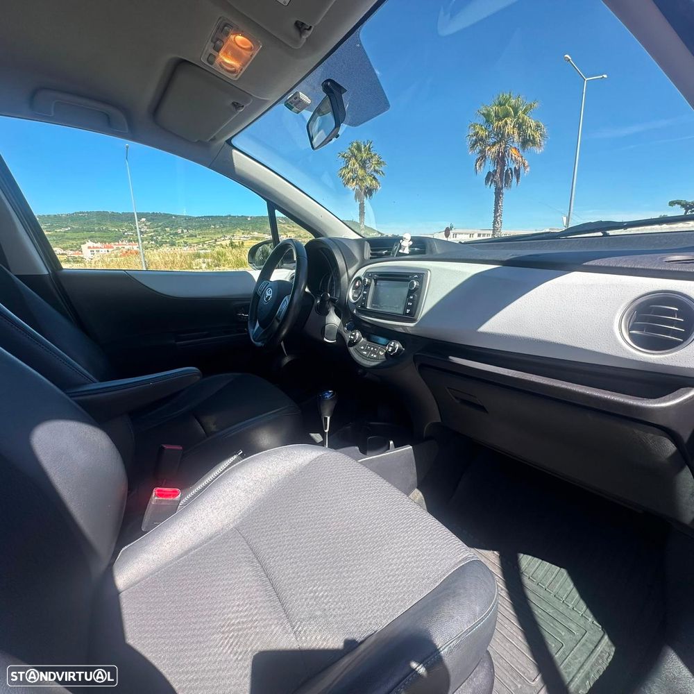 Toyota Yaris 1.5 HSD Sport+P.Luxury - 10