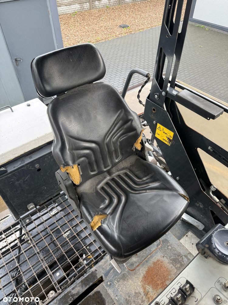 Bomag BF 300 C - 26