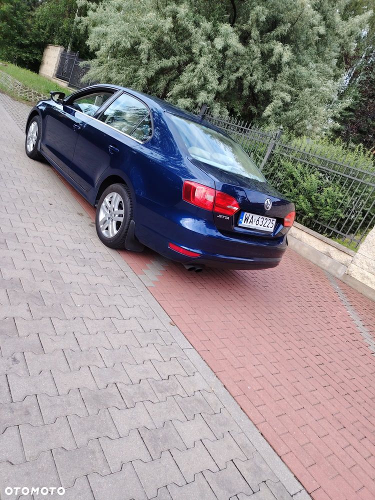 Volkswagen Jetta - 4