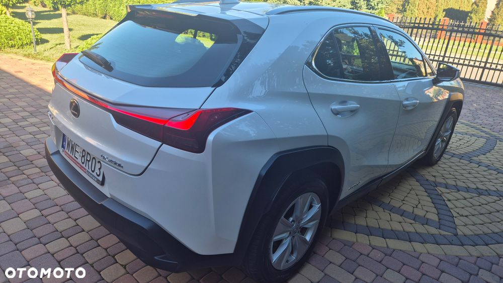 Lexus UX 250h Business Edition - 8